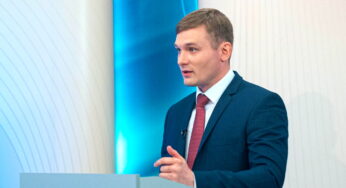 Зарплатный скандал в Хакасии: Коновалов повышает оклады лояльным чиновникам