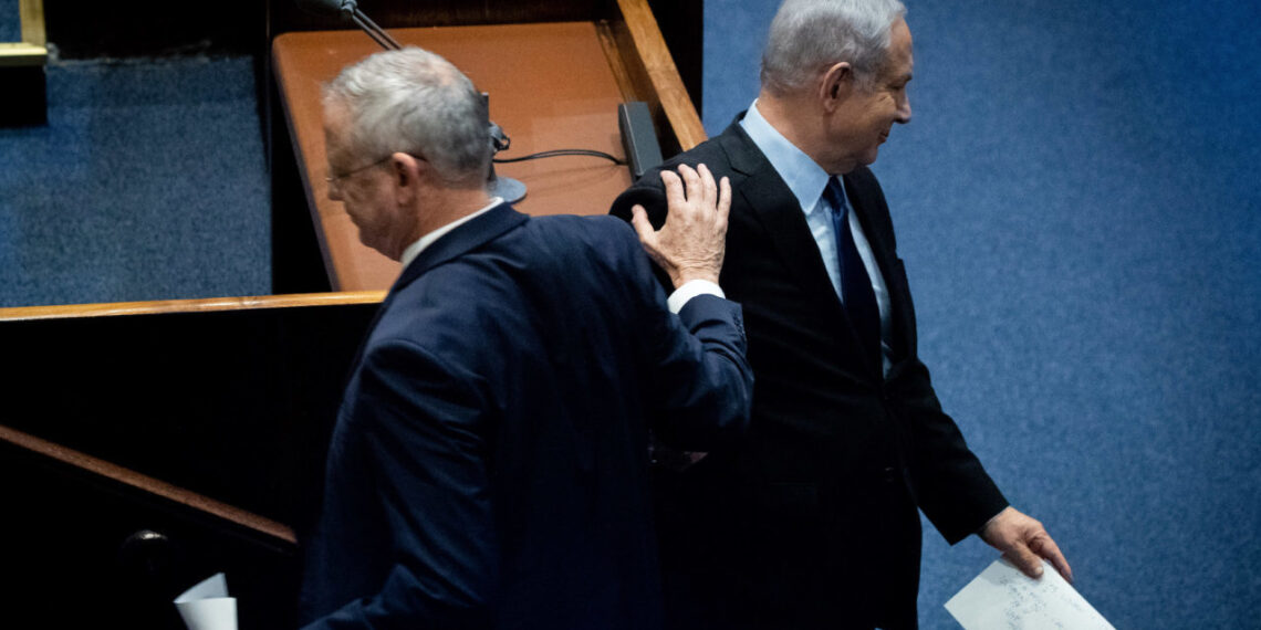 Бени Ганц и Биньямин Нетаньяху. Фото: JTA-Yonatan Sindel-Flash90