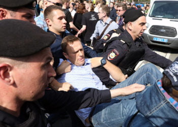 Задержание Алексея Навального на акции 5 мая с.г. Иллюстрация: Михаил Почуев / ТАСС