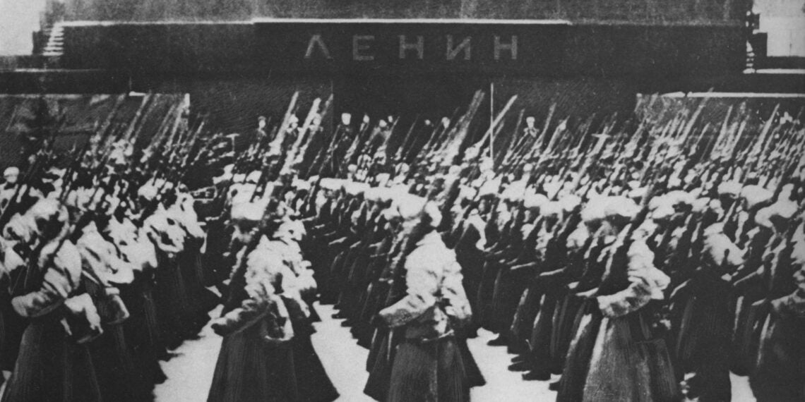 Красная Армия идёт на фронт