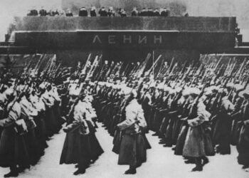 Красная Армия идёт на фронт