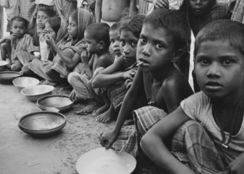 Дети в нищете. Фото: oneindia.com