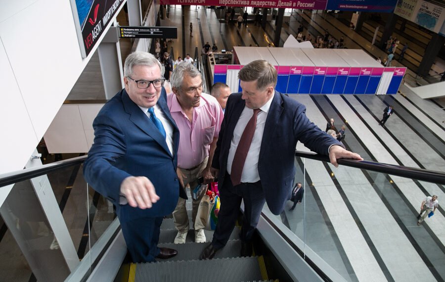 Виктор Толоконский и Анатолий Локоть. Иллюстрация: ksonline.ru