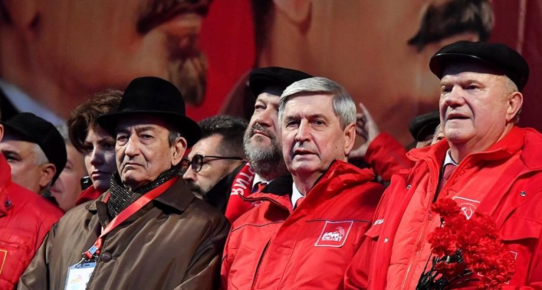 Геннадий Зюганов и Иван Мельников. Иллюстрация: Известия