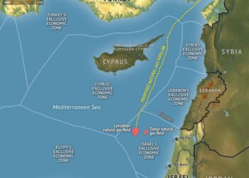 9 февраля с.г. "Новатэк" сообщил о подписании соглашений с правительством Ливана о разведке и добыче углеводородов на 4-м и 9-м шельфовых блоках. Партнерами российской компании стали французская Total и итальянская Eni. Доля "Новатэка" в консорциуме составляет 20%, по 40% у Total и Eni, оператор проекта – Total.