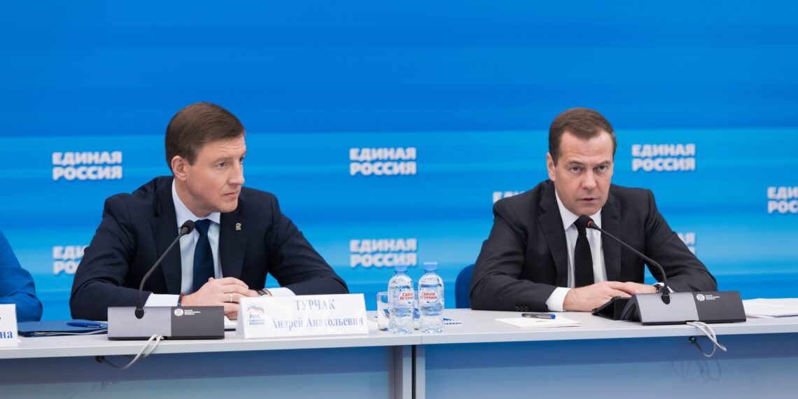 Андрей Турчак и Дмитрий Медведев. Фото: Пресс-служба партии "Единая Россия"