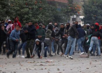 Массовые беспорядки в Тунисе. Иллюстрация: CNN