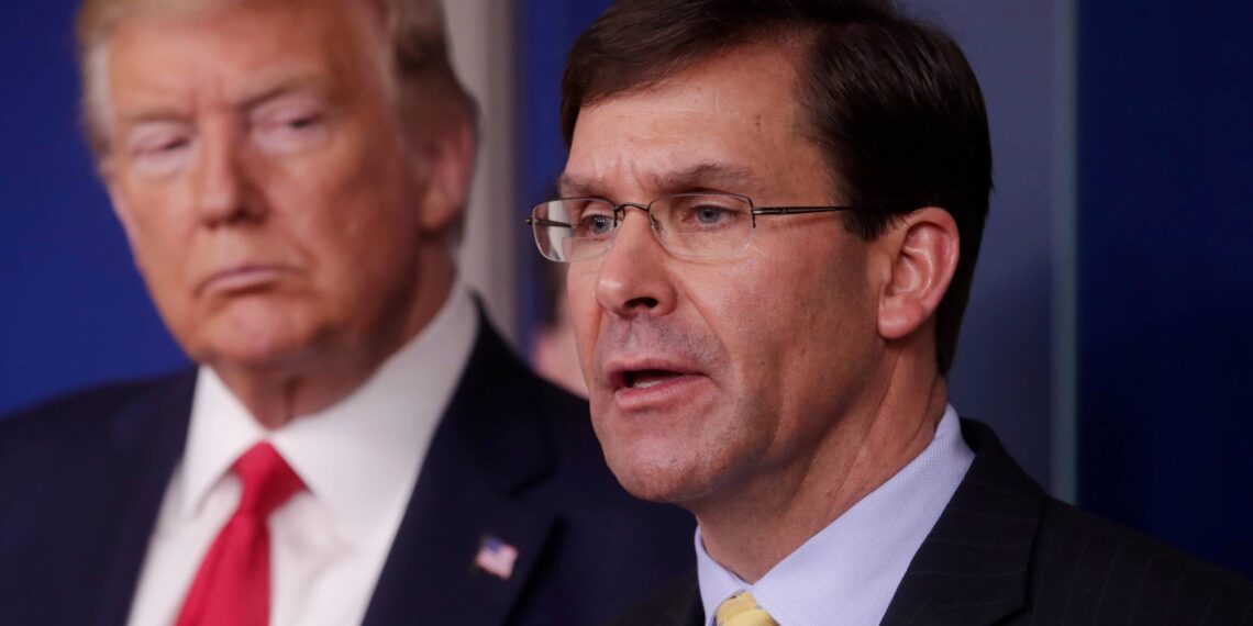 Дональд Трамп и Марк Эспер. Фото: Reuters