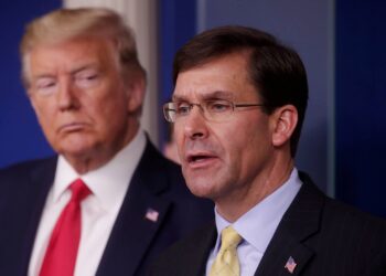 Дональд Трамп и Марк Эспер. Фото: Reuters