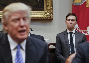 Джаред Кушнер и Дональд Трамп. Иллюстрация: AP - Pablo Martinez Monsivais