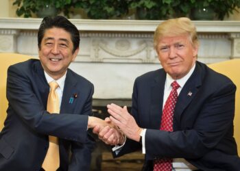 Дональд Трамп и Синдзо Абэ. Иллюстрация: nymag.com