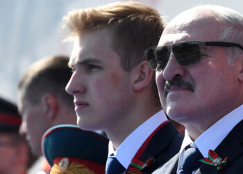 Александр Лукашенко и Николай Лукашенко. Фото: Сергей Гунеев / Reuters