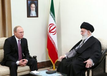 Владимир Путин и Али Хаменеи. Иллюстрация: vosizneias.com