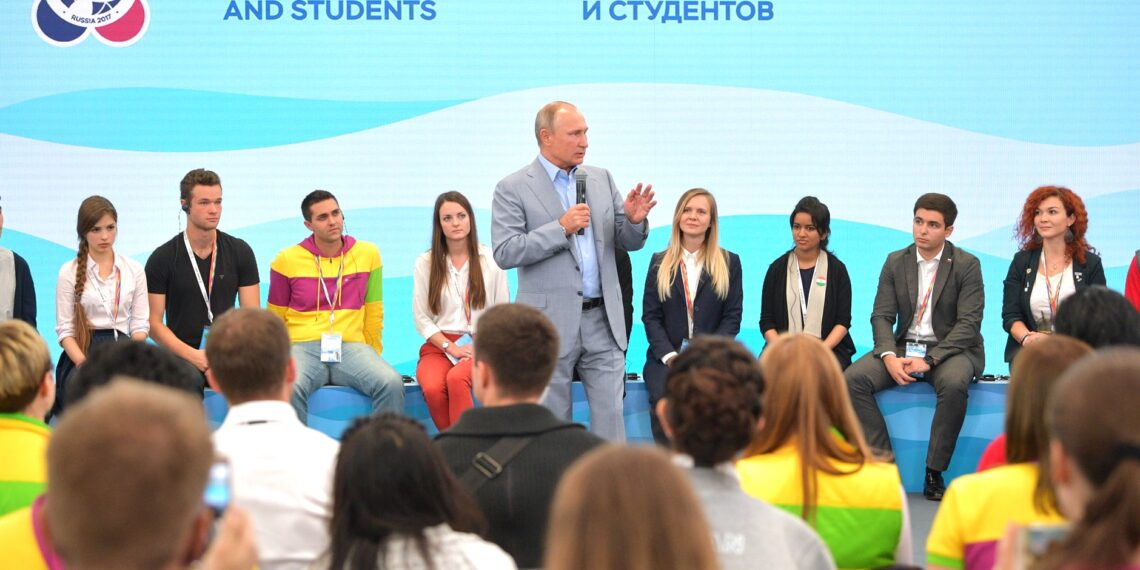 Владимир Путин: Преимущества получат те, кто накапливают знания из разных областей и эффективно их применяют