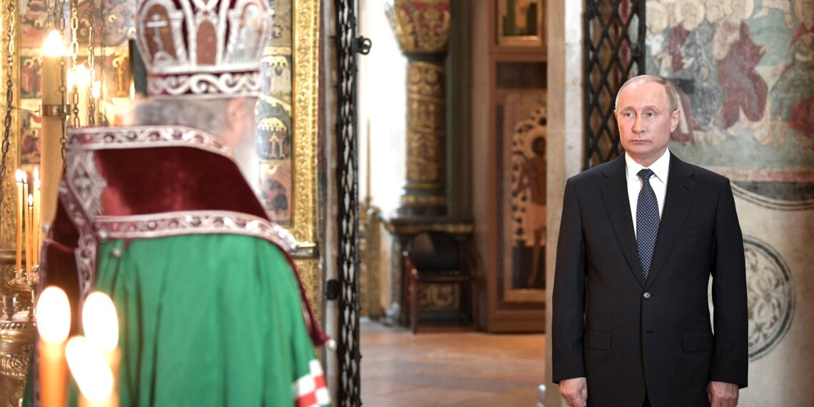 Владимир Путин на благодарственном молебне в Благовещенском соборе Кремля после инаугурации. Иллюстрация: Пресс-служба Кремля