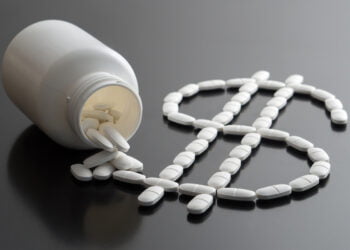 Лекарства и большие деньги. Фото: Tero Vesalainen / Getty