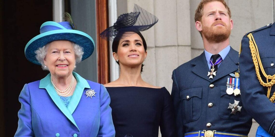 Елизавета II, Меган Маркл и принц Гарри. Фото: click2houston.com