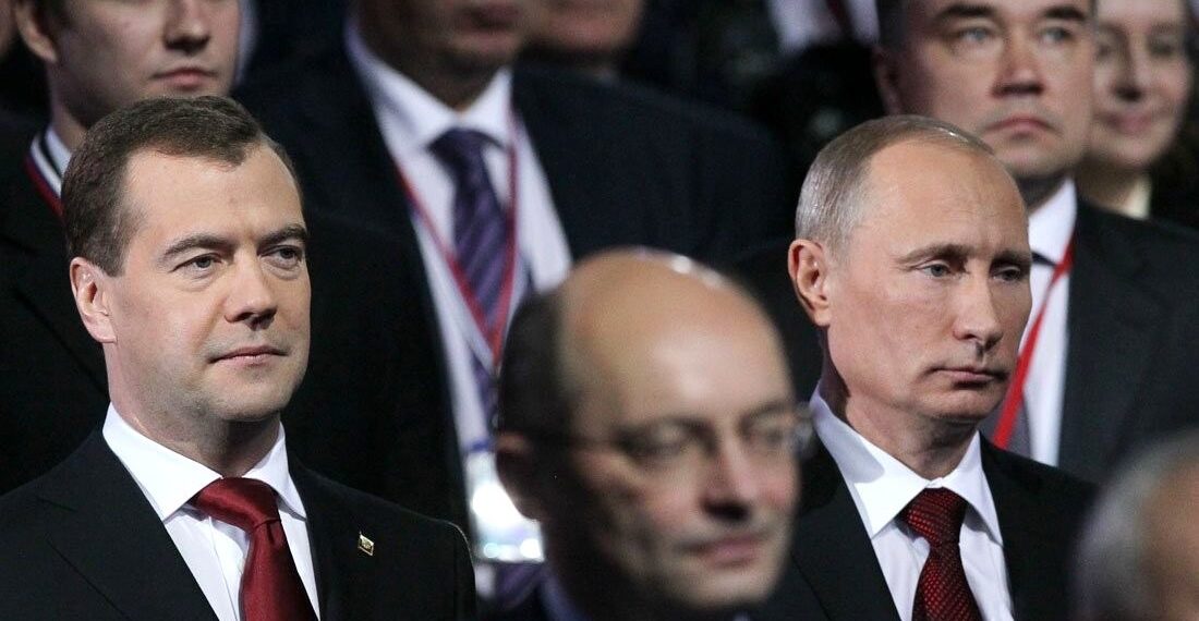 Дмитрий Медведев и Владимир Путин на съезде партии «Единая Россия». 27 ноября 2011 года. Фото: kremlin.ru