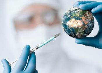 Глобальная вакцинация. Иллюстрация: millichronicle.com