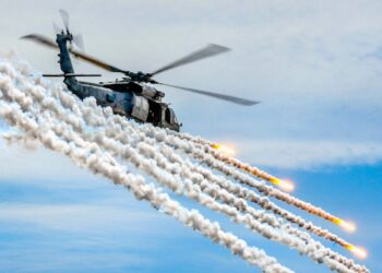 Многоцелевой вертолет ВМС США MH-60S Seahawk. Фото: Seaman Michael A. Colemanberry