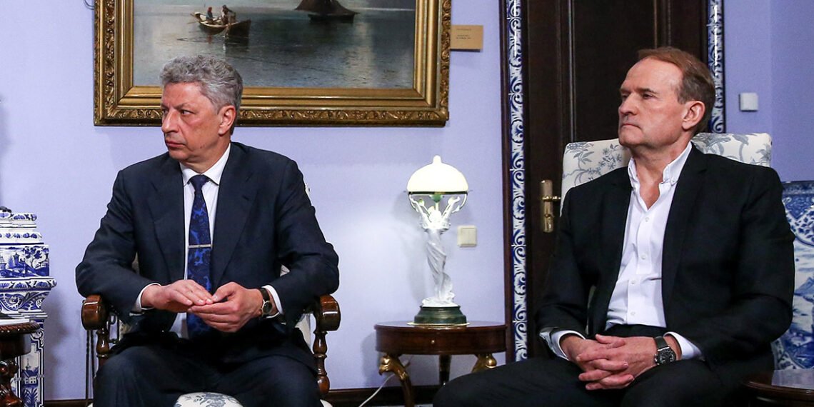 Юрий Бойко и Виктор Медведчук. Фото: Екатерина Штукина/ТАСС