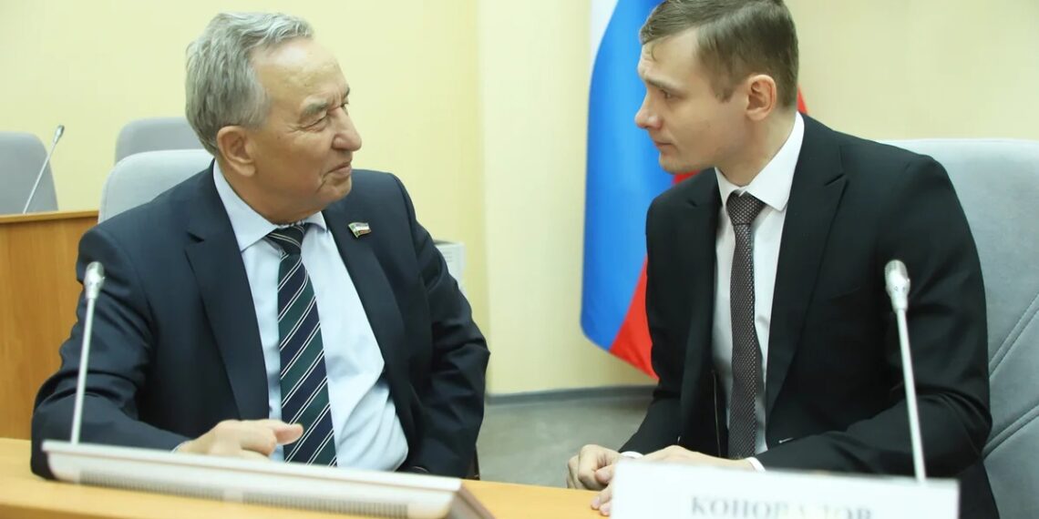 Владимир Штыгашев и Валентин Коновалов. Фото: пресс-служба главы Хакасии