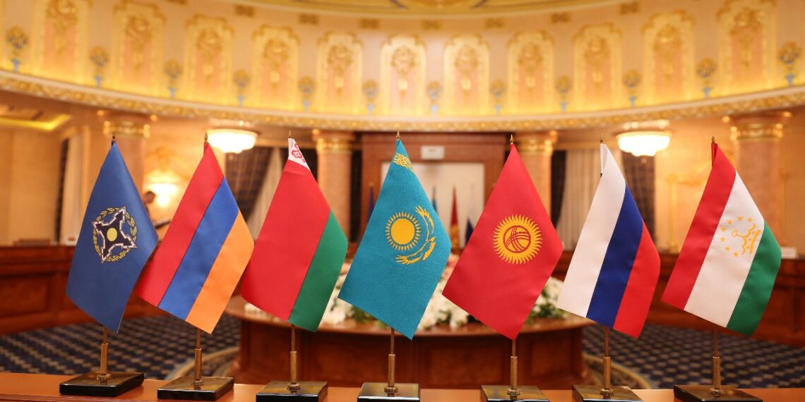Флаги стран-участниц ОДКБ. Фото: vestikavkaza.ru