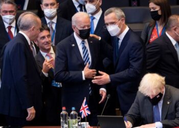 Перед пленарным заседанием на саммите НАТО. Фото: Reuters