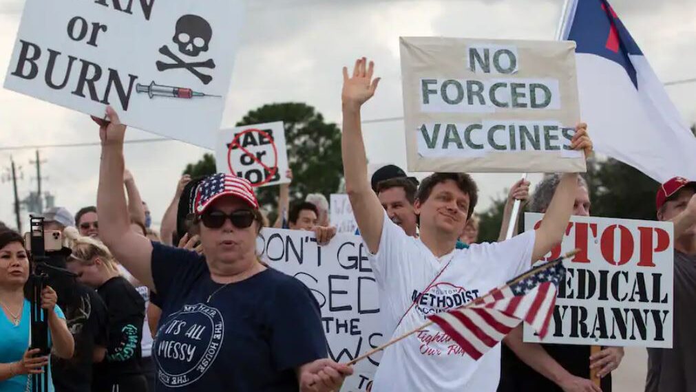 Работники Houston Methodist протестуют против принудительной вакцинации. Фото: Yi-Chin Lee / Houston Chronicle / AP