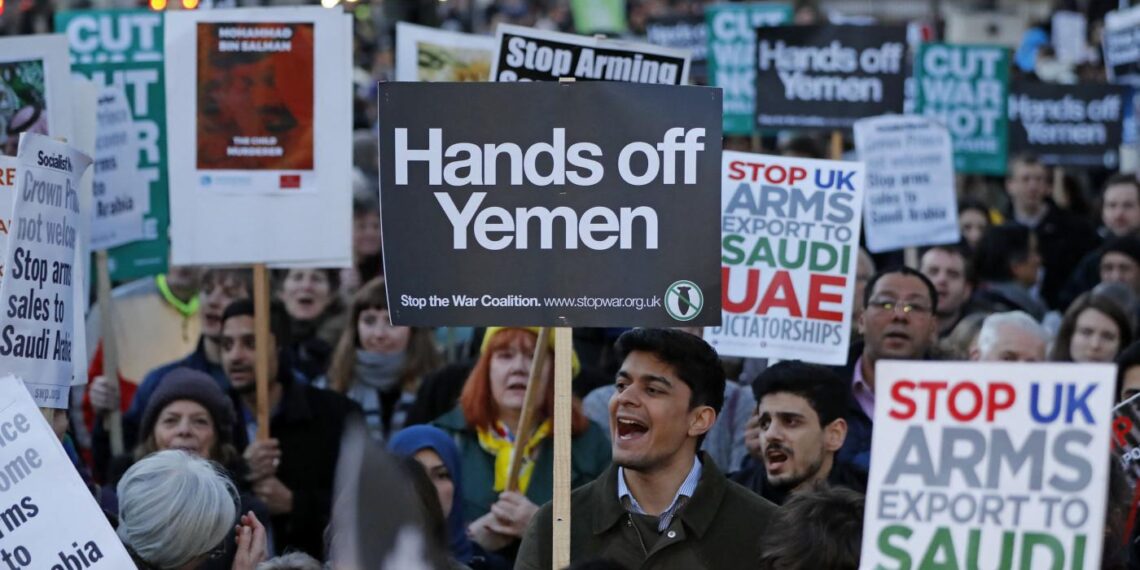 Протест против продажи Великобританией оружия Саудовской Аравии. Фото: AFP