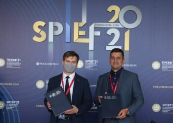 Алексей Вальков и Алиреза Джафари. Фото: forumspb2021.tassphoto.com