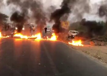 Протестующие в Хузестане перекрыли дороги из-за нехватки воды. 17 июля 2021 года.