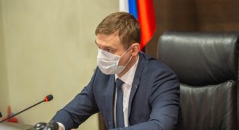 Хакасия осталась без вакцины и дорог, но чиновникам все мало