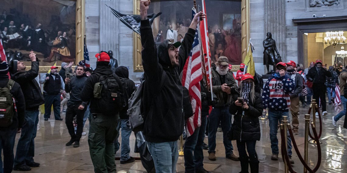 Сторонники Трампа в здании Конгресса США. 6 января 2021 года. Фото: ТАСС