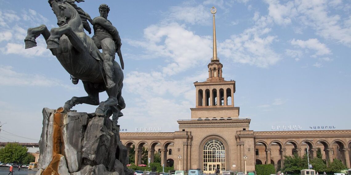 Памятник Давиду Сасунскому