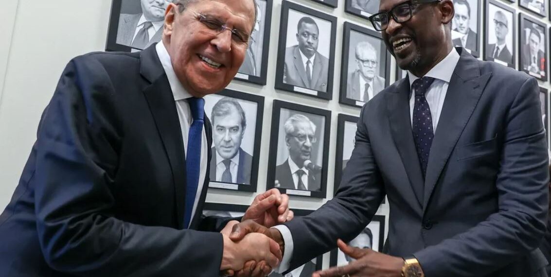 Министр иностранных дел России Сергей Лавров и министр иностранных дел Мали Абдулай Диоп. Фото: ТАСС