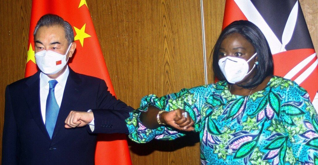 Ван И и Рейчел Омамо. Фото: Reuters