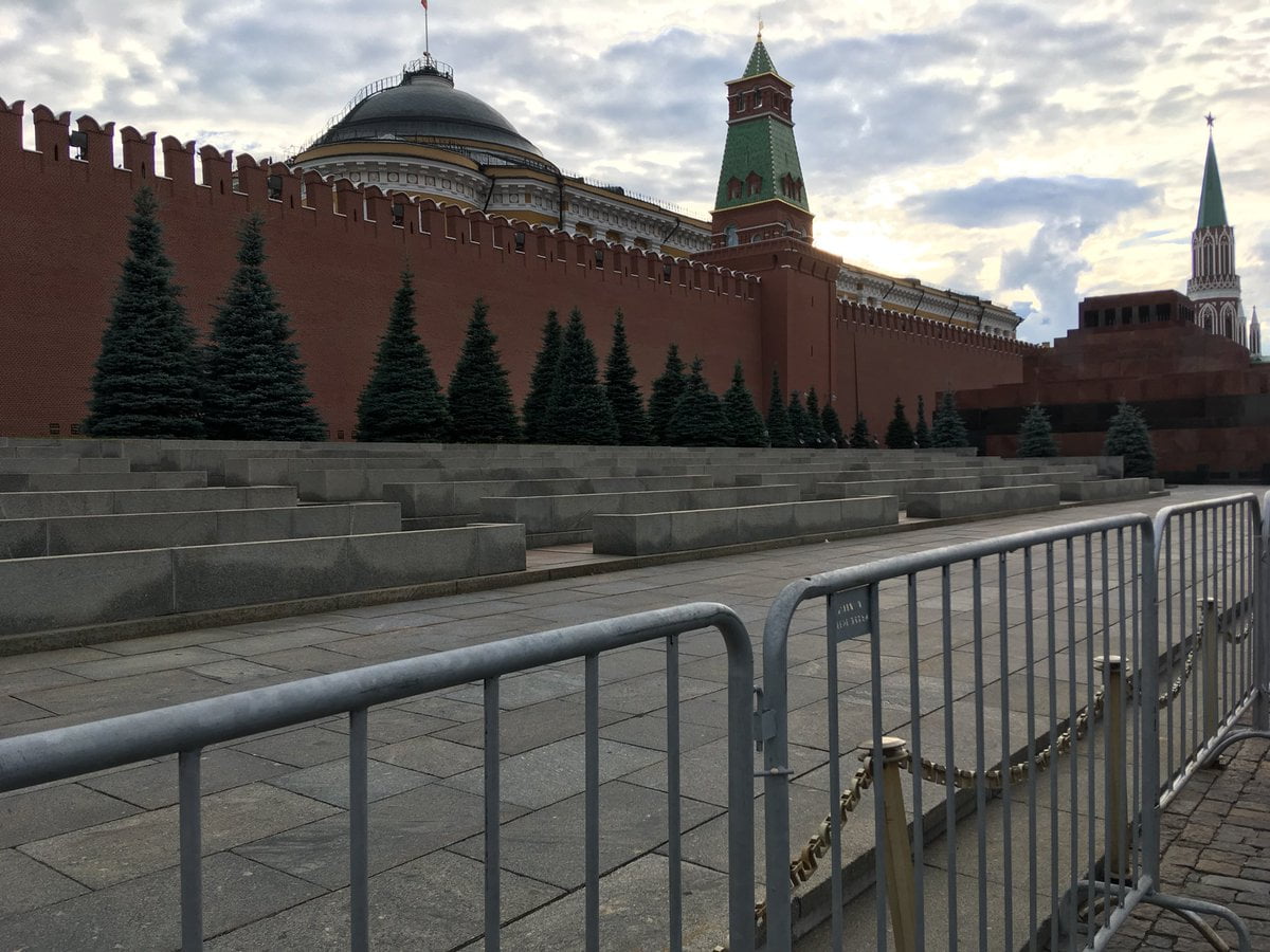 У крепостной стены Московского Кремля. Фото: na-dache.pro