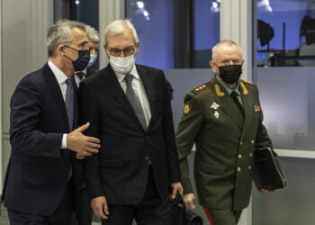 Йенс Столтенберг и Александр Грушко. Фото: nato.int