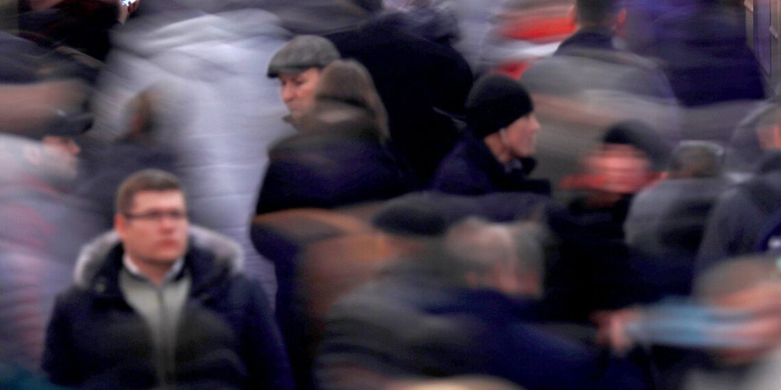 Население России продолжает стремительно сокращаться. Фото: meduza.io