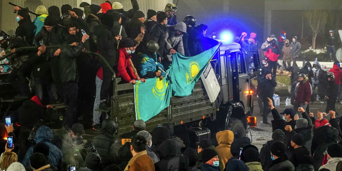 Акция протеста в Алматы. Фото: AFP