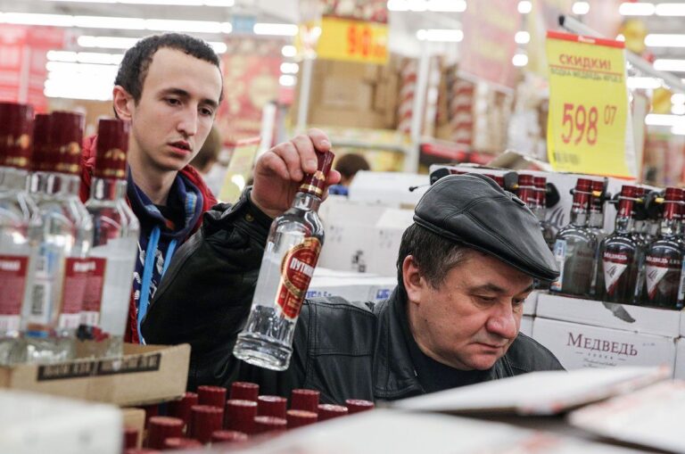 Финансист назвал причины роста цен на алкоголь