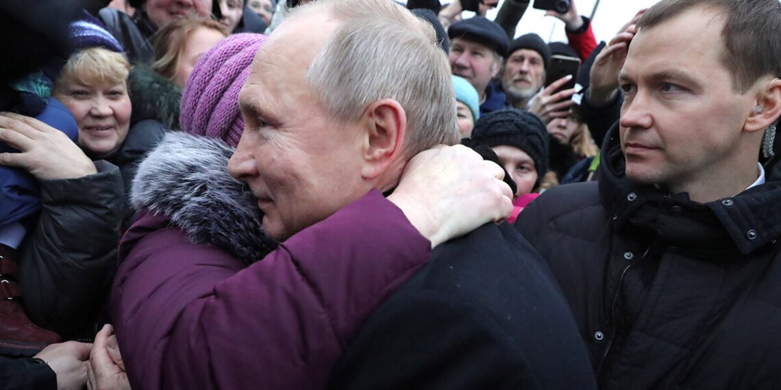 Владимир Путин и народ. Фото: zen.yandex.ru