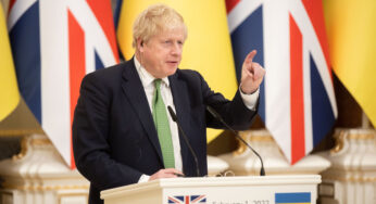 Путин держит пистолет у виска Украины: Джонсон