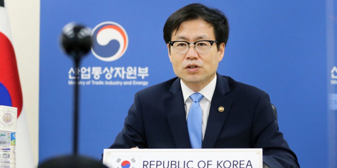 Министр торговли Южной Кореи Ё Хан-Ку. Фото: heraldm.com