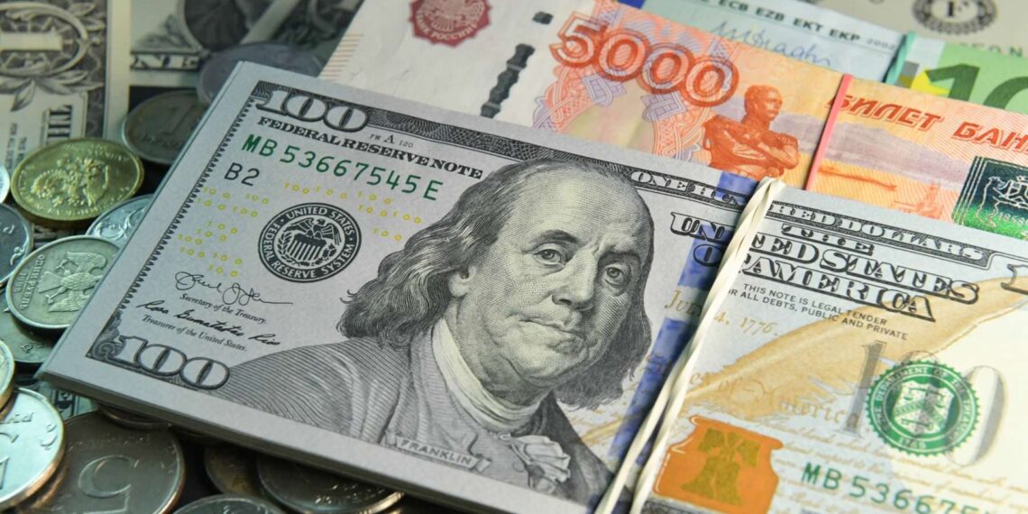 Рубль к доллару и евро. Фото: открытые источники