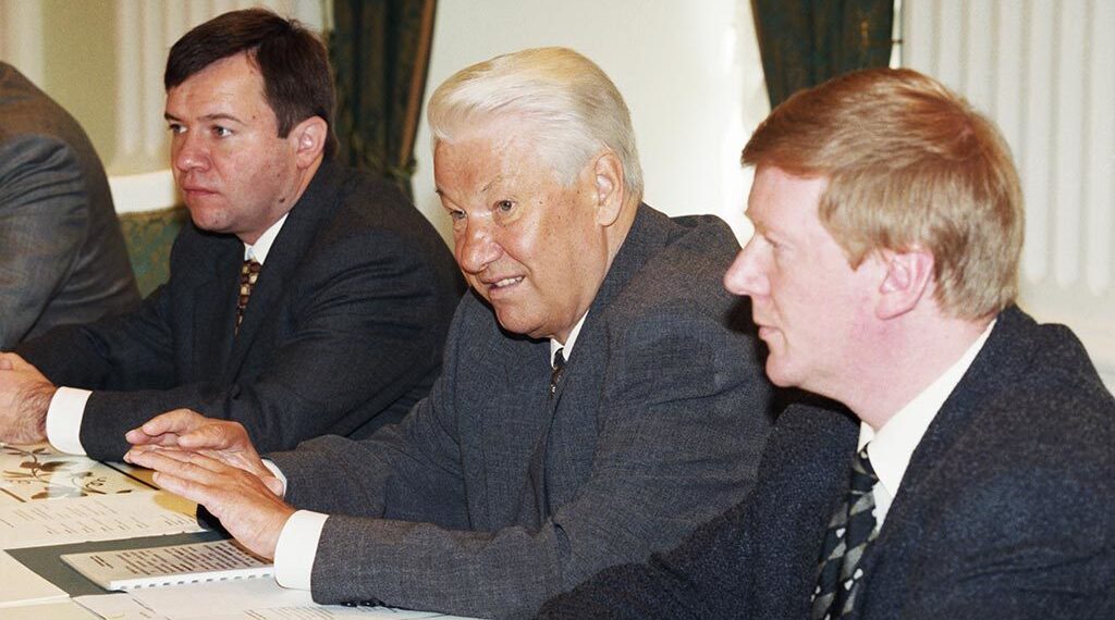 Валентин Юмашев, Борис Ельцин и Анатолий Чубайс. Фото: ТАСС