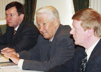 Валентин Юмашев, Борис Ельцин и Анатолий Чубайс. Фото: ТАСС