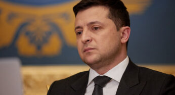 Зеленский ввел военное положение на Украине