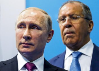 Владимир Путин и Сергей Лавров. Фото: АР